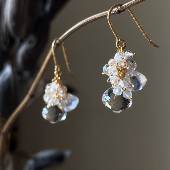 水晶・淡水パール・ムーンストーン天然石アクセサリー ピアス・イヤリング〈朝露〉｜meine freude
